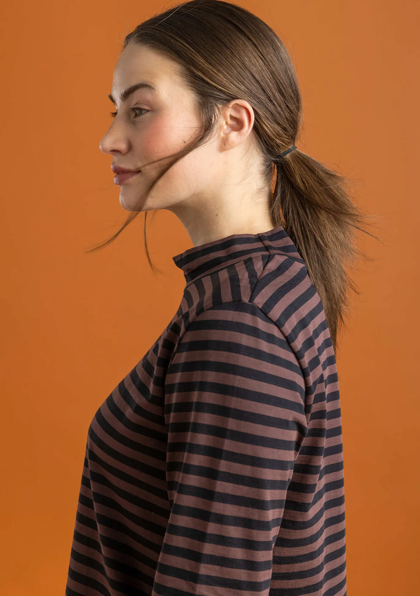 Gestreiftes Stehkragenshirt aus Bio-Baumwolle