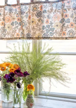 Kaffeehausgardine „Wild rose“ aus Leinen/Bio-Baumwolle