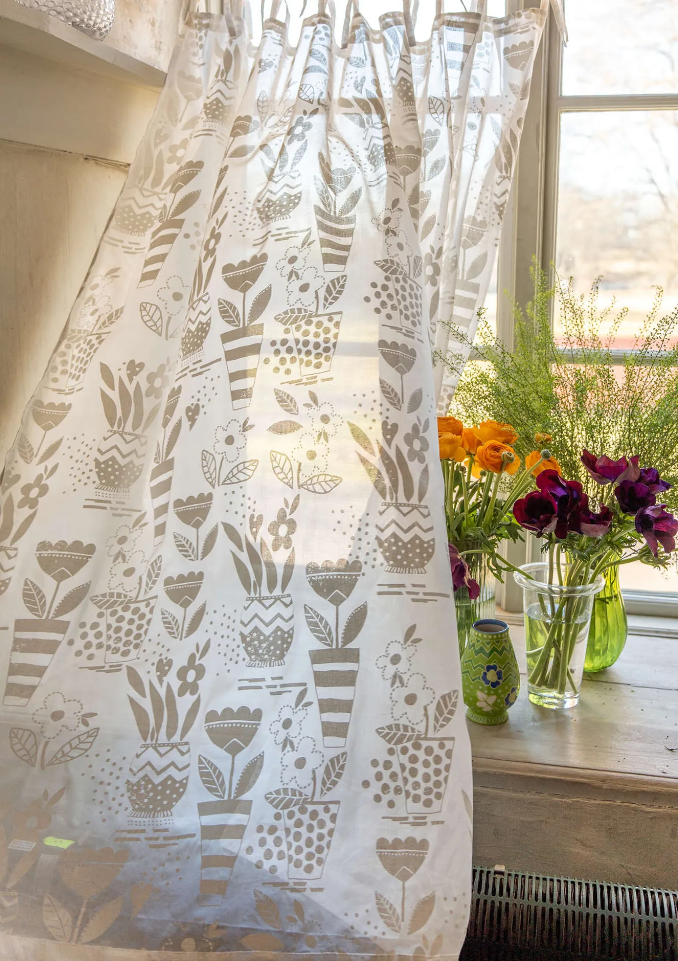 Kurze Gardine „Flower pots“ aus Bio-Baumwolle