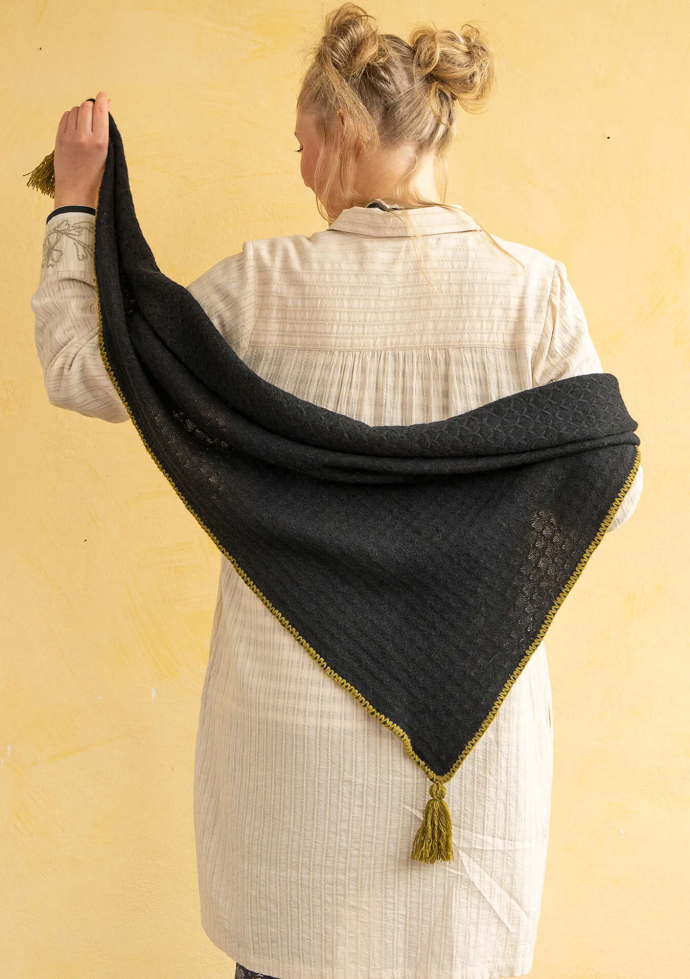 Strickschal aus Lammwolle/ Recycling-Wolle