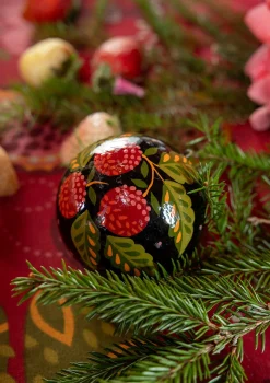 Weihnachtskugel „Gnistra“ aus Papiermaschee